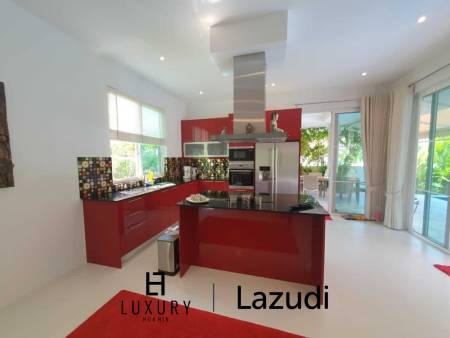 Red Mountain Boutique : 3 Bed, 2 Bath Luxury Pool Villa