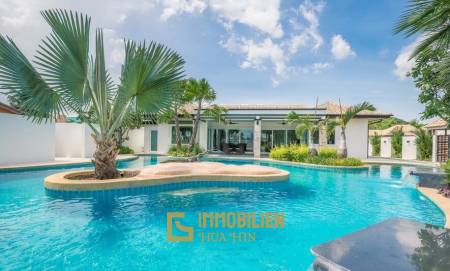 Klassisch Moderne Pool Villa mit 3 Schlafzimmern