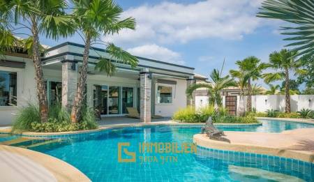 Klassisch Moderne Pool Villa mit 3 Schlafzimmern
