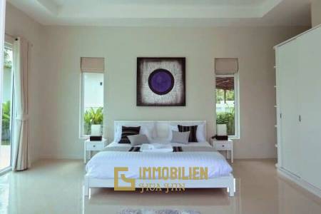 White Beach Villas: Coconut Villa E