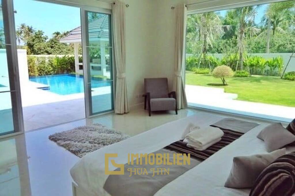 White Beach Villas : Coconut Villa E