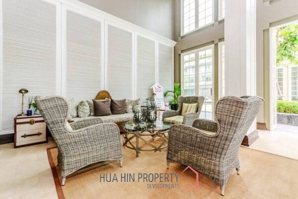 2 Bedroom Condo Close To The Beach