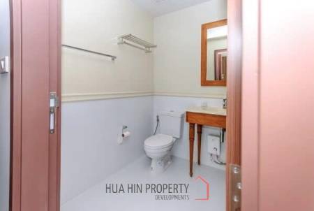 2 Bedroom Condo Close To The Beach