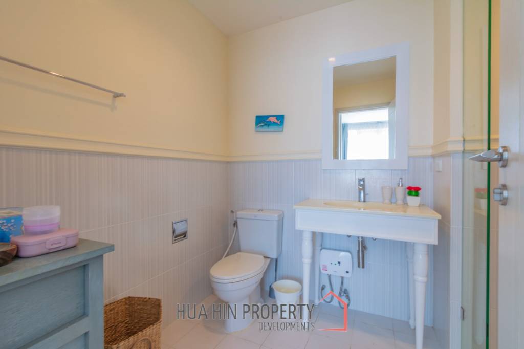 2 Bedroom Ground Floor Condo In Great Location