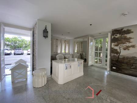 Boathouse : 4 Bedroom, Spacious Luxury Condo with Sea Views