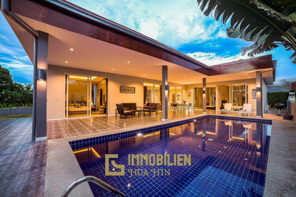 Greenscape: Moderne 3 Schlafzimmer Pool Villa