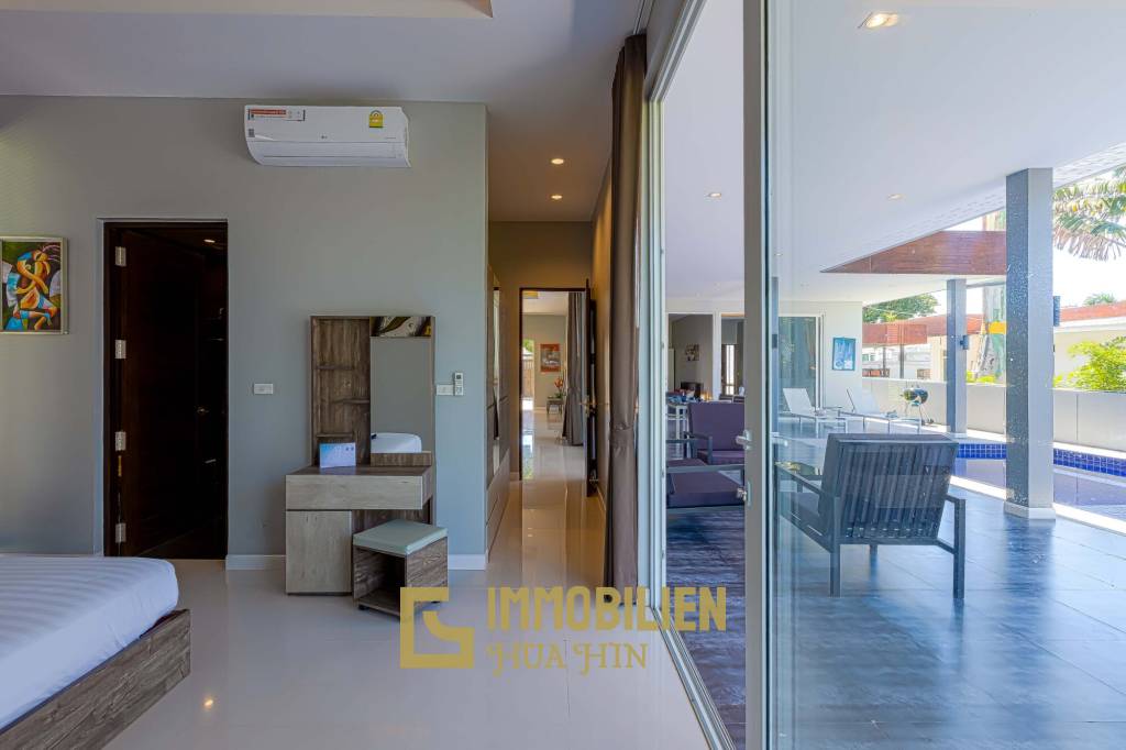 Modern 3 Bedroom Luxury Pool Villa