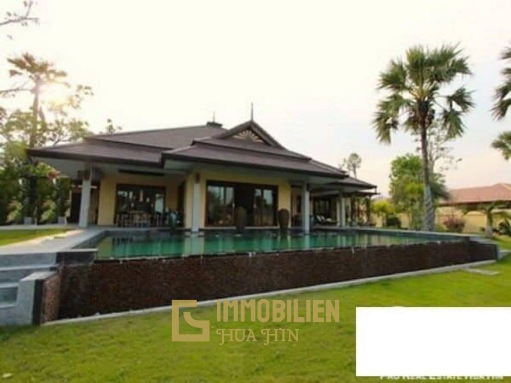 Luxury Bali Style Pool Villa with Amazing Gardens