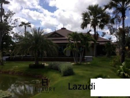 Luxuriöse Pool Villa im Bali Stil mit wunderschönem Garten