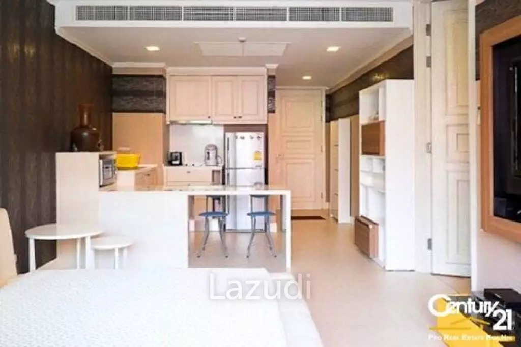 1 Bed Condo with Pool View in Town