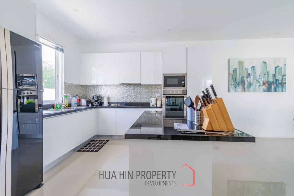 Falcon Hill : Great Quality 3 Bed Pool Villa on Luxury Development