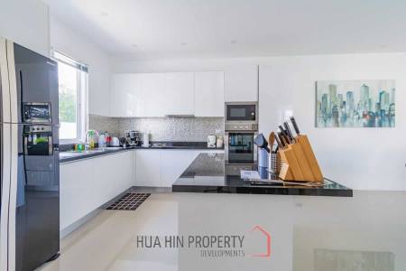 Falcon Hill : Great Quality 3 Bed Pool Villa on Luxury Development