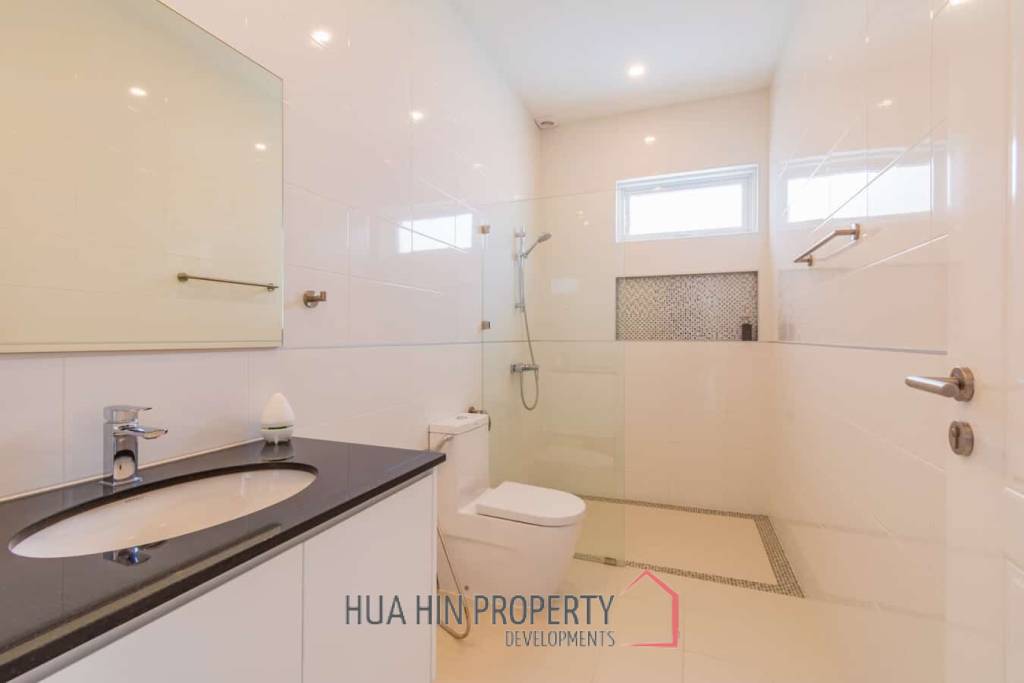 Falcon Hill : Great Quality 3 Bed Pool Villa on Luxury Development