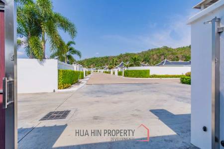 Falcon Hill : Great Quality 3 Bed Pool Villa on Luxury Development