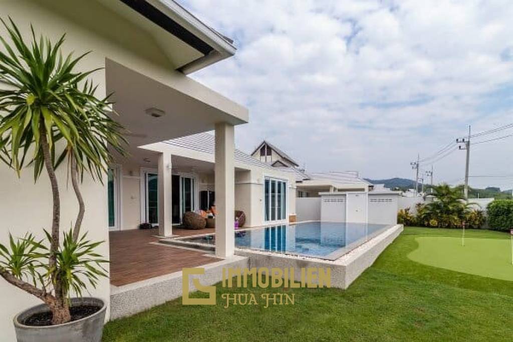 EMERALD SCENERY: 4 Bed Pool Villa