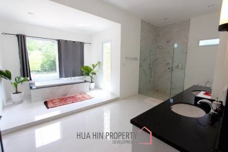 Well-built Modern 4 Bed Pool Villa