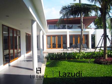 Executive 3 Bed Luxury Pool Villa by the Sea