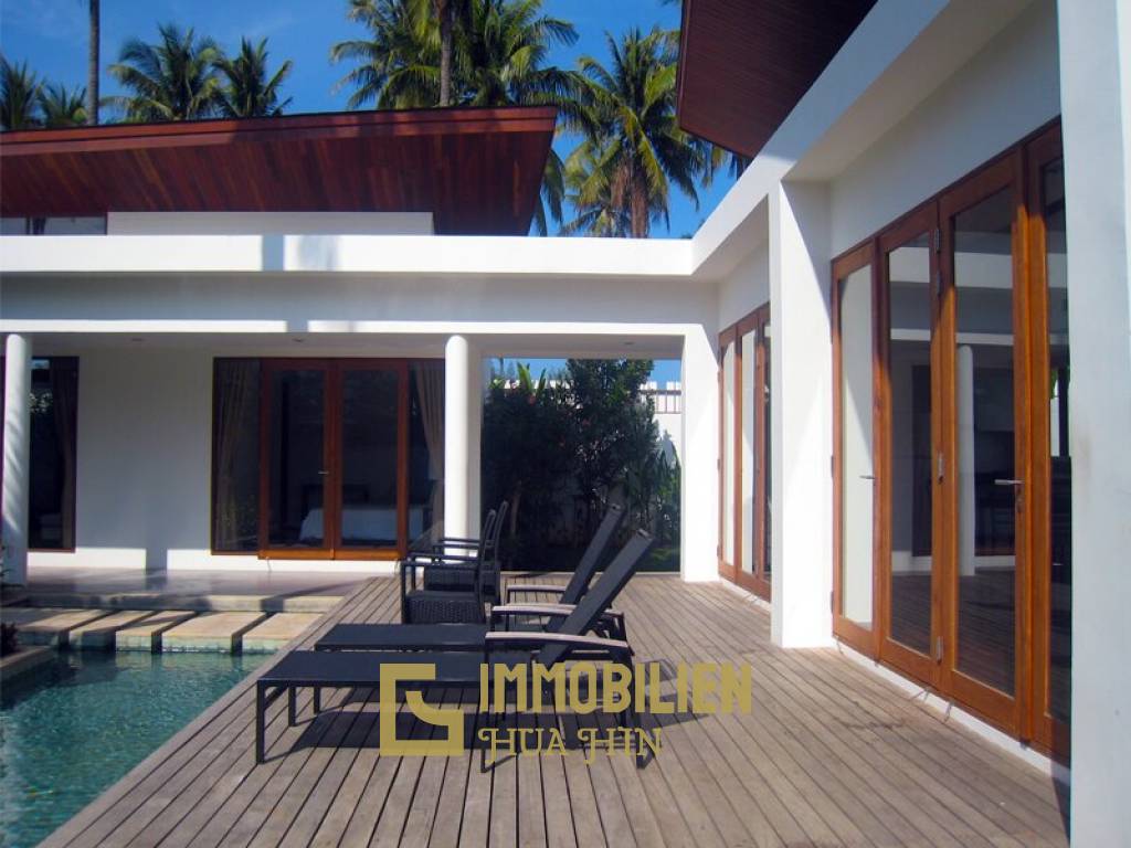 Executive 3 Bed Luxury Pool Villa by the Sea