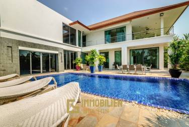 Upmost Luxury Pool Villa