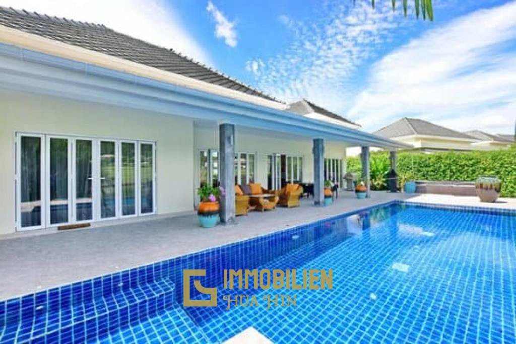 BLACK MOUNTAIN : Luxuriöse 3 Schlafzimmer Pool Villa