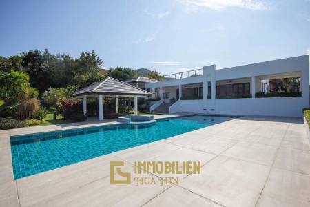 Moderne 6 Schlafzimmer Pool Villa auf großem Grundstück