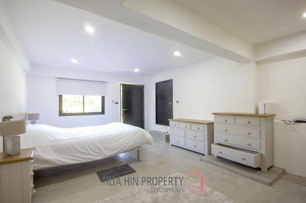 Modern 6 Bed Pool Villa on Large Land Plot
