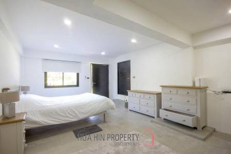 Modern 6 Bed Pool Villa on Large Land Plot