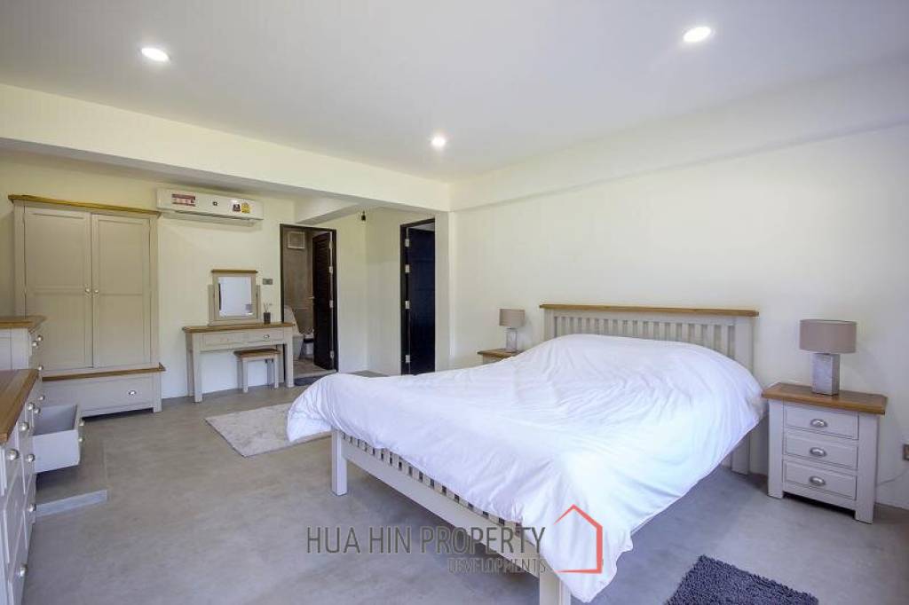 Modern 6 Bed Pool Villa on Large Land Plot
