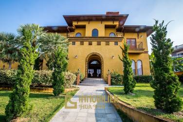Large Tuscan Designed Pool Villa Close to Town Large Tuscan Designed Pool Villa Close to Town