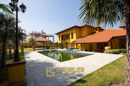Große Pool Villa im toskanischen Stil in Stadtnähe