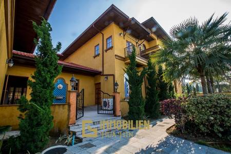 Große Pool Villa im toskanischen Stil in Stadtnähe