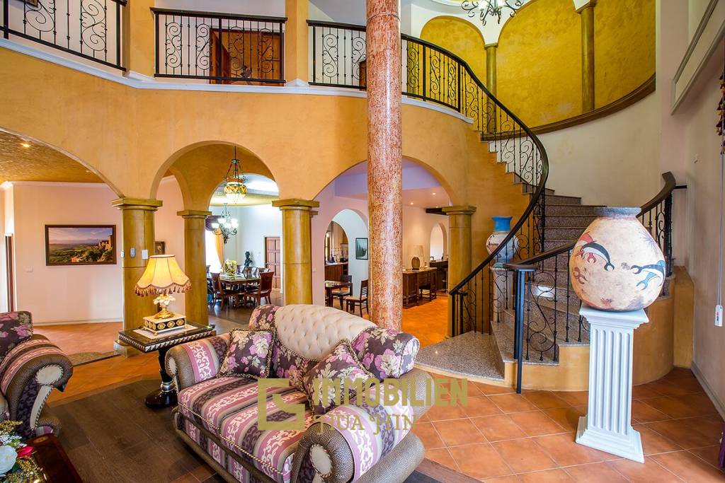 Große Pool Villa im toskanischen Stil in Stadtnähe