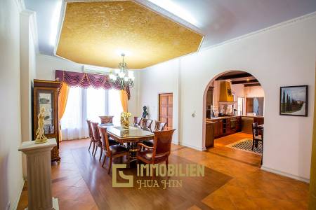 Große Pool Villa im toskanischen Stil in Stadtnähe