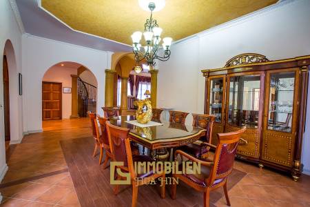 Große Pool Villa im toskanischen Stil in Stadtnähe