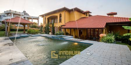 Große Pool Villa im toskanischen Stil in Stadtnähe