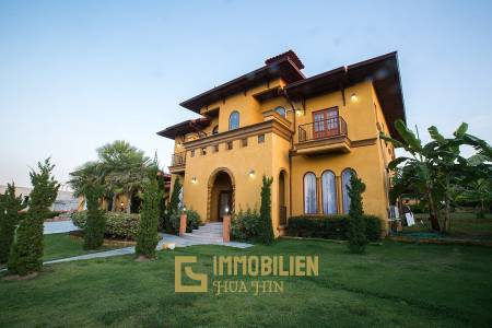 Große Pool Villa im toskanischen Stil in Stadtnähe