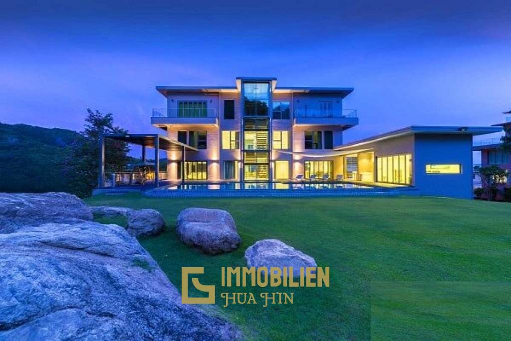 Modern, Luxurious, Exclusive 4 Storey Villa at Black Mountain