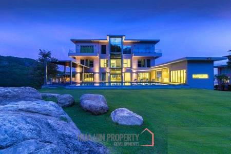 Modern, Luxurious, Exclusive 4 Storey Villa at Black Mountain