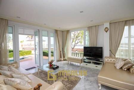 Einstöckige, luxuriöse strandnahe Villa