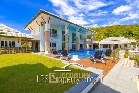 Stunning, 9 Bedroom Pool Villa on Golf Course