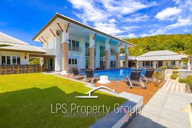 Stunning, 9 Bedroom Pool Villa on Golf Course