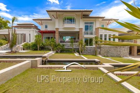 Stunning, 9 Bedroom Pool Villa on Golf Course