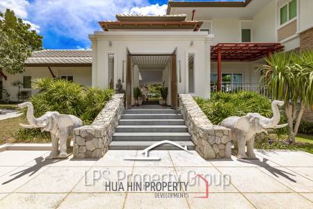 Stunning, 9 Bedroom Pool Villa on Golf Course