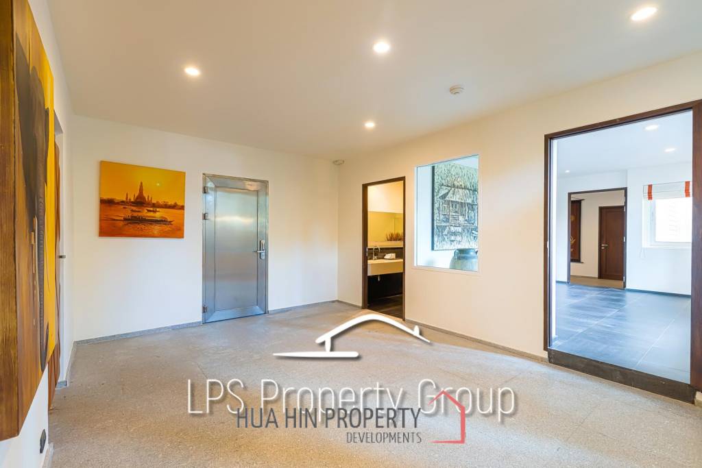 Stunning, 9 Bedroom Pool Villa on Golf Course