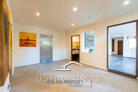 Stunning, 9 Bedroom Pool Villa on Golf Course