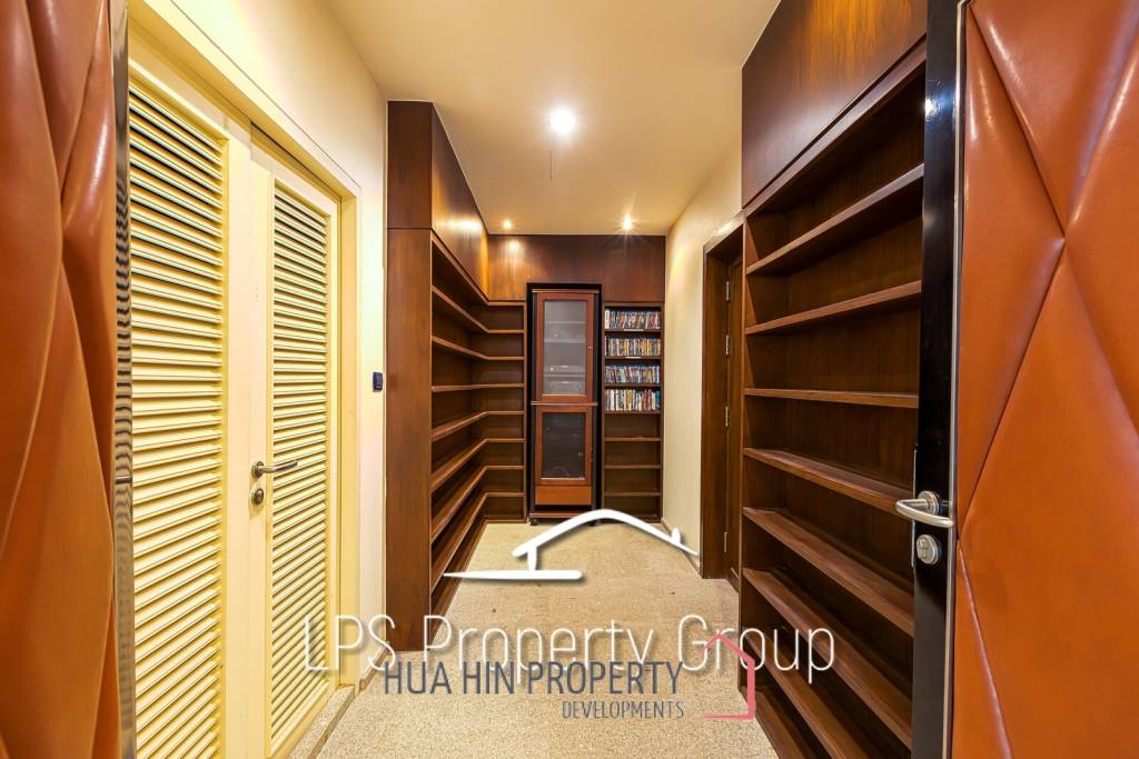 Stunning, 9 Bedroom Pool Villa on Golf Course