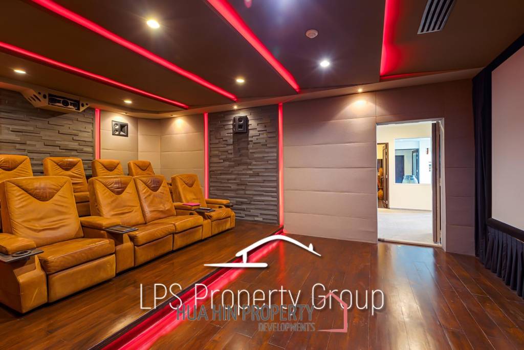 Stunning, 9 Bedroom Pool Villa on Golf Course