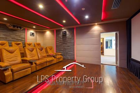 Stunning, 9 Bedroom Pool Villa on Golf Course