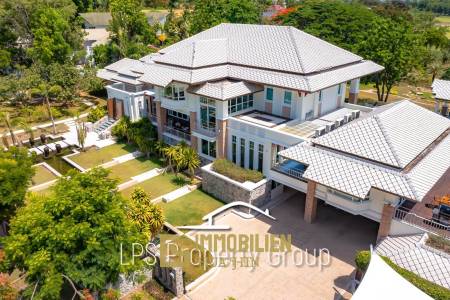 Stunning, 9 Bedroom Pool Villa on Golf Course