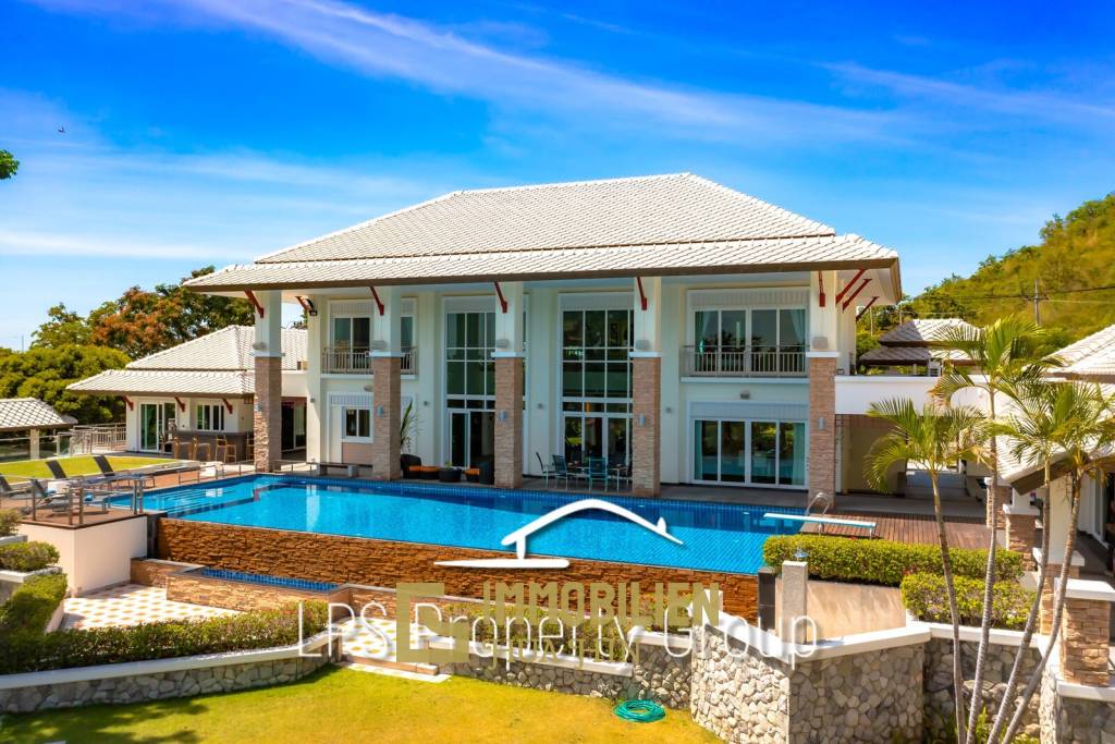 Stunning, 9 Bedroom Pool Villa on Golf Course